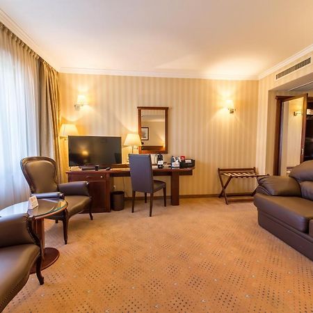 Ramada Hotel & Suites By Wyndham Bucharest North Екстериор снимка