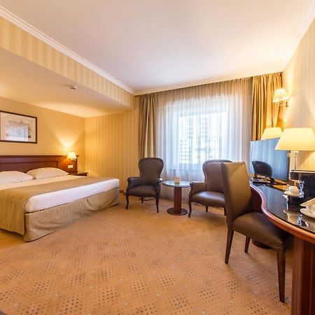 Ramada Hotel & Suites By Wyndham Bucharest North Екстериор снимка