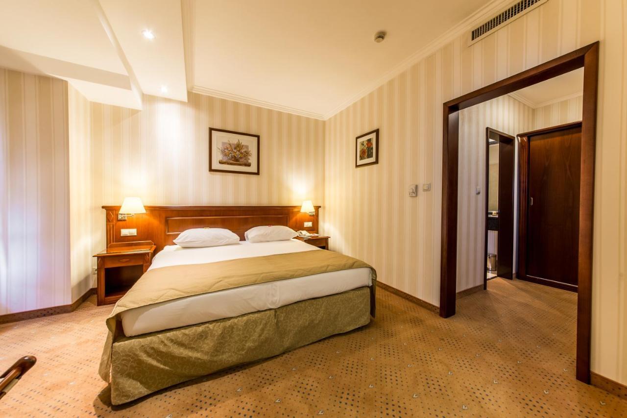 Ramada Hotel & Suites By Wyndham Bucharest North Екстериор снимка
