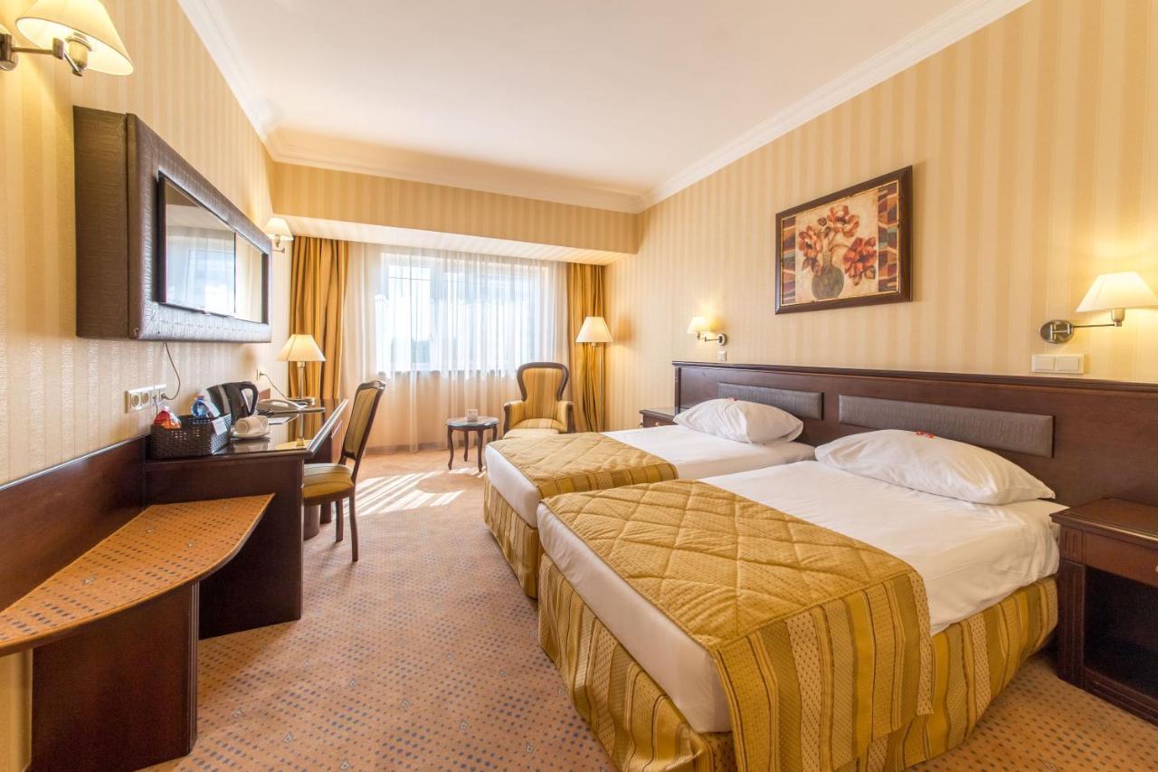 Ramada Hotel & Suites By Wyndham Bucharest North Екстериор снимка
