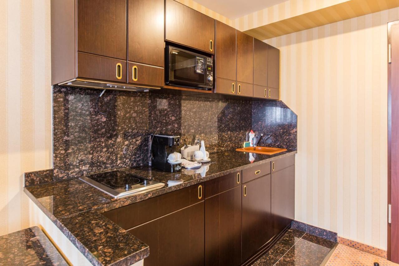 Ramada Hotel & Suites By Wyndham Bucharest North Екстериор снимка