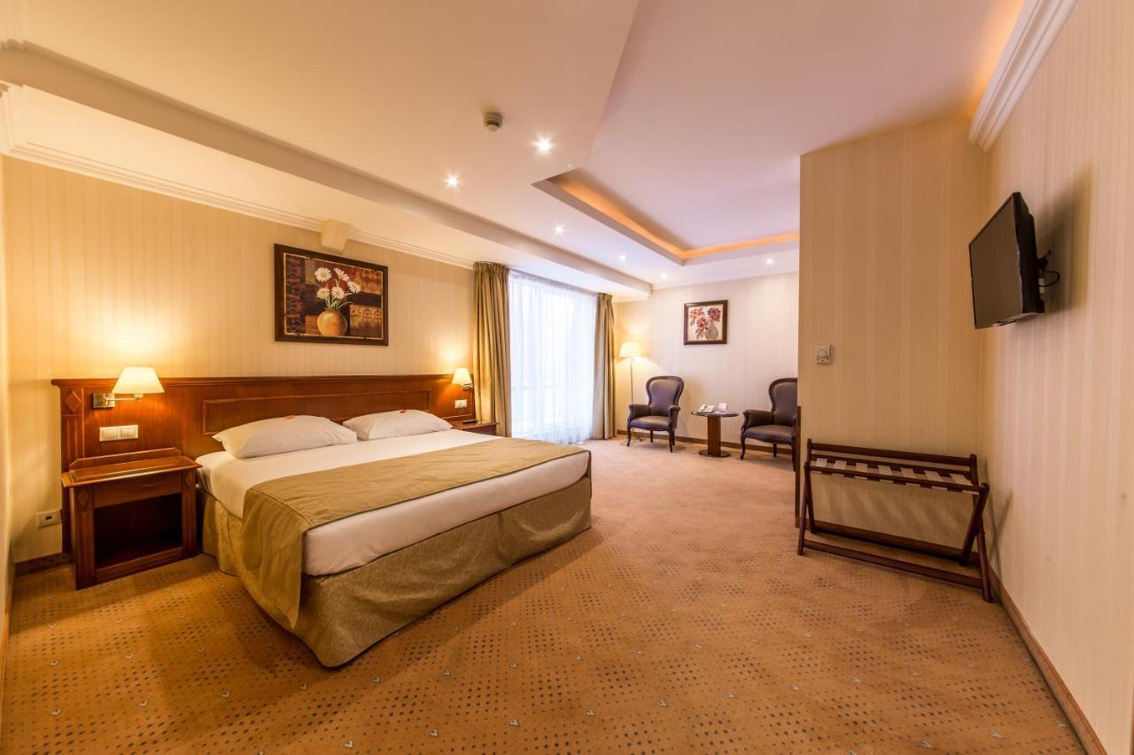 Ramada Hotel & Suites By Wyndham Bucharest North Екстериор снимка