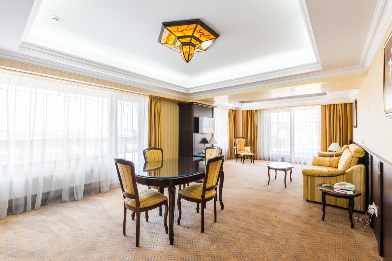 Ramada Hotel & Suites By Wyndham Bucharest North Екстериор снимка