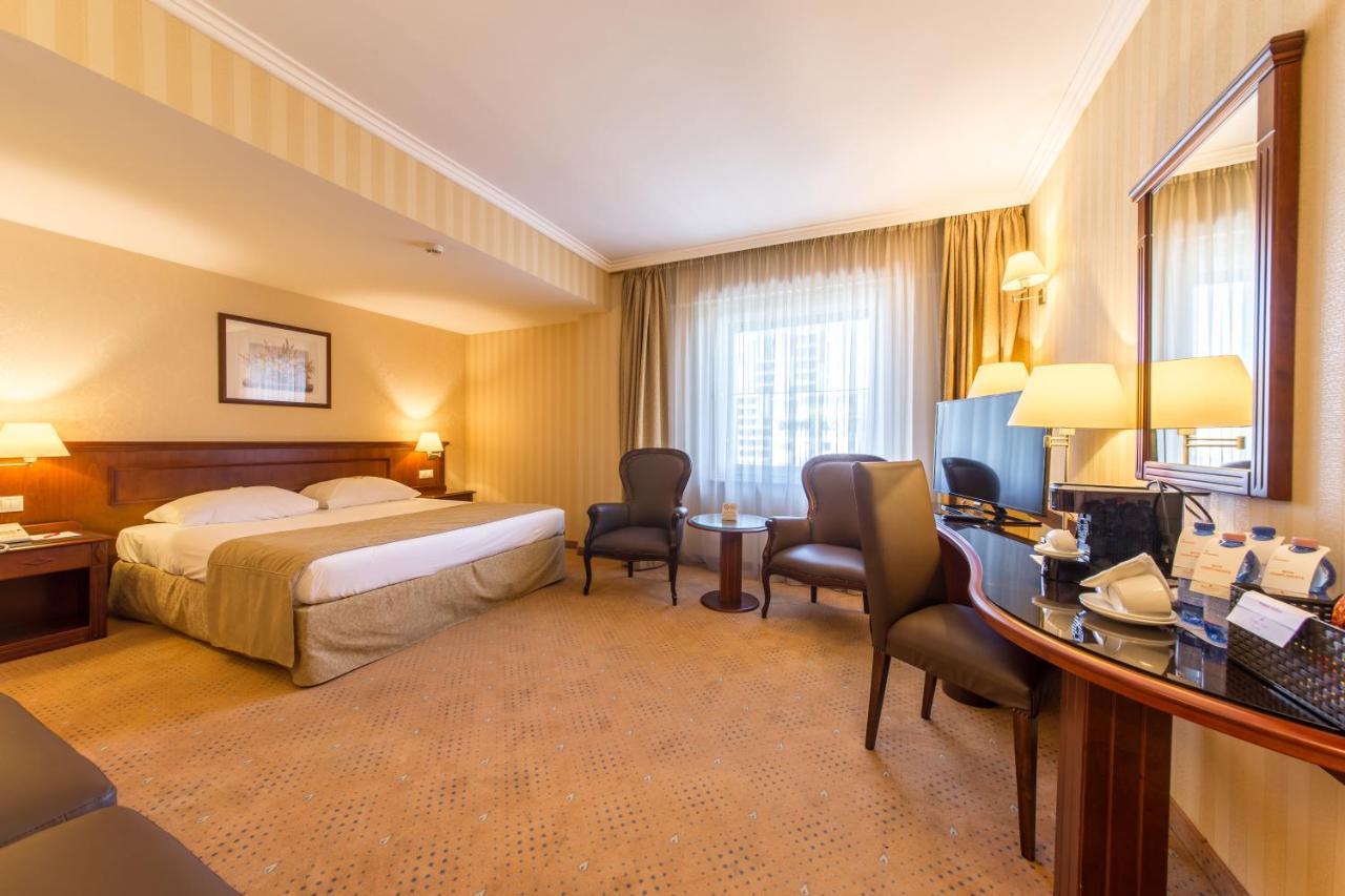 Ramada Hotel & Suites By Wyndham Bucharest North Екстериор снимка