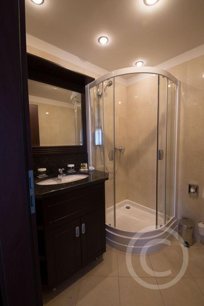 Ramada Hotel & Suites By Wyndham Bucharest North Екстериор снимка