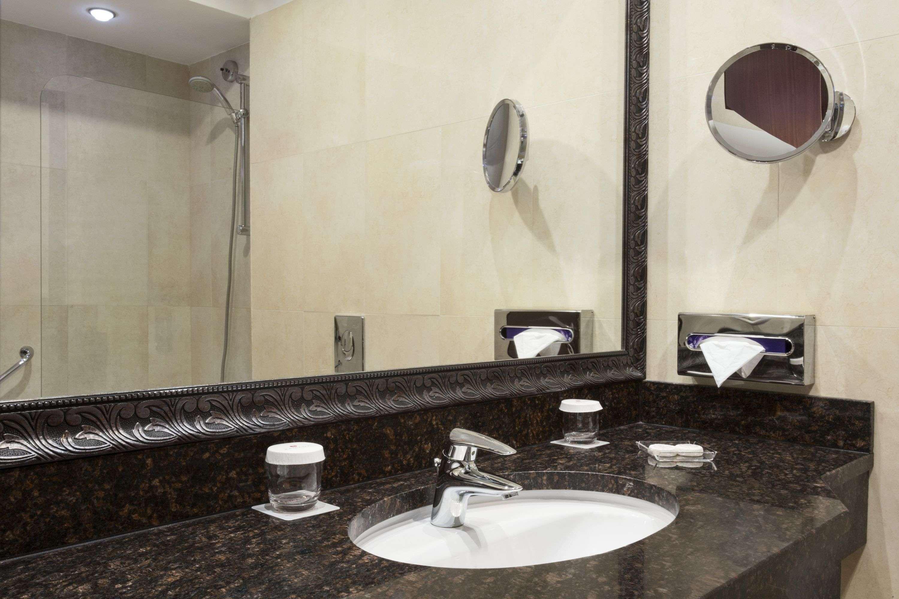 Ramada Hotel & Suites By Wyndham Bucharest North Екстериор снимка