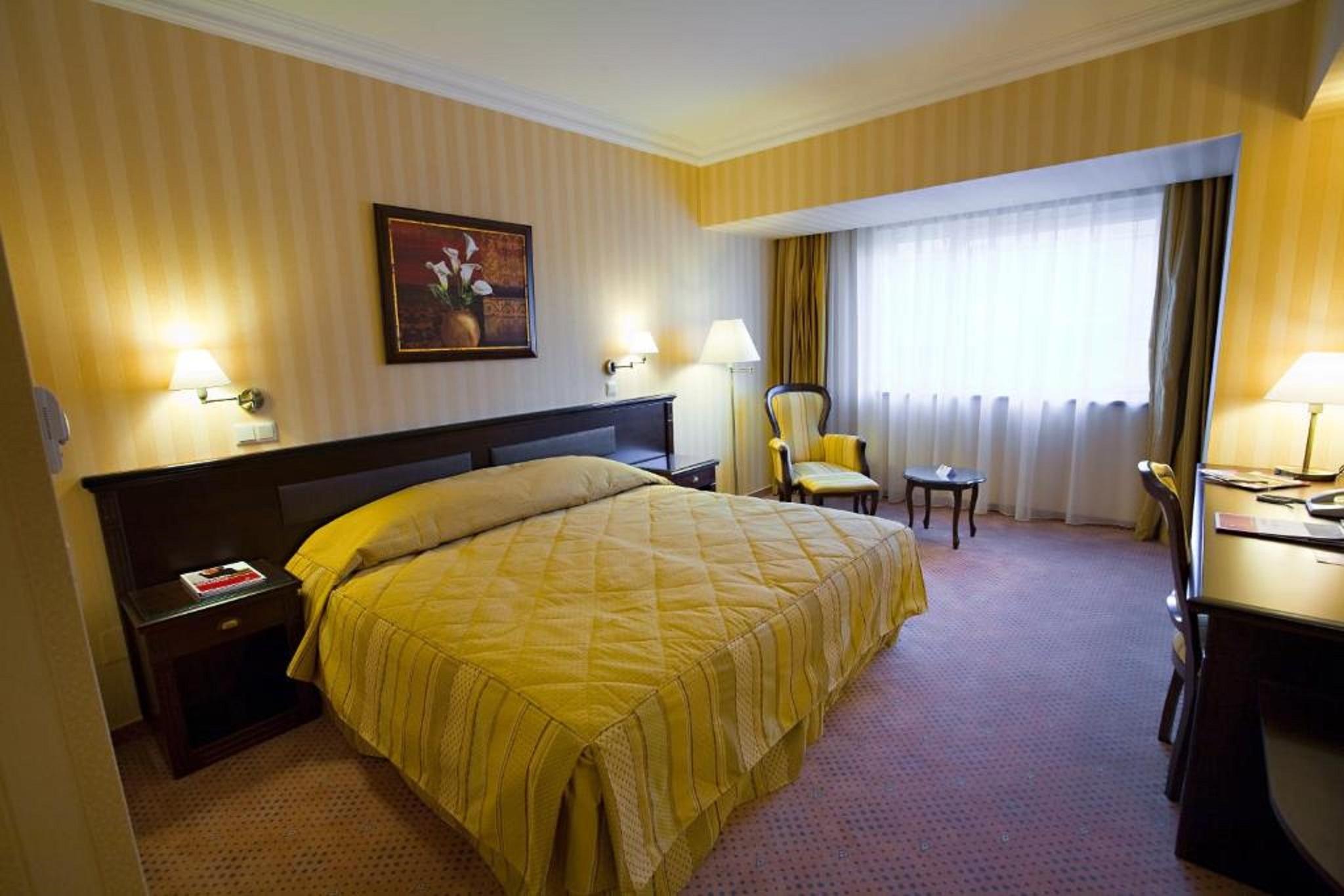 Ramada Hotel & Suites By Wyndham Bucharest North Екстериор снимка