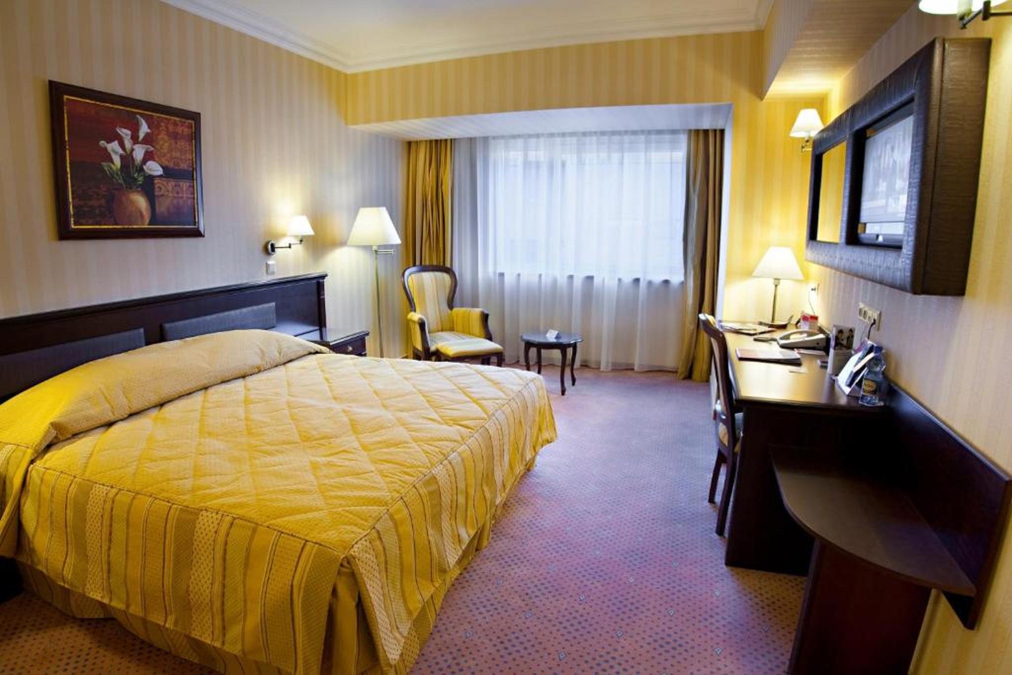 Ramada Hotel & Suites By Wyndham Bucharest North Екстериор снимка
