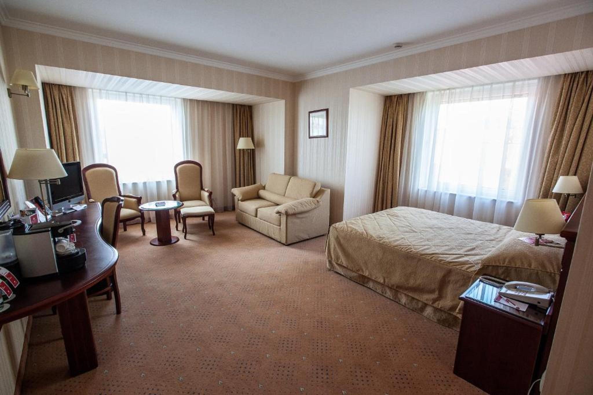 Ramada Hotel & Suites By Wyndham Bucharest North Екстериор снимка