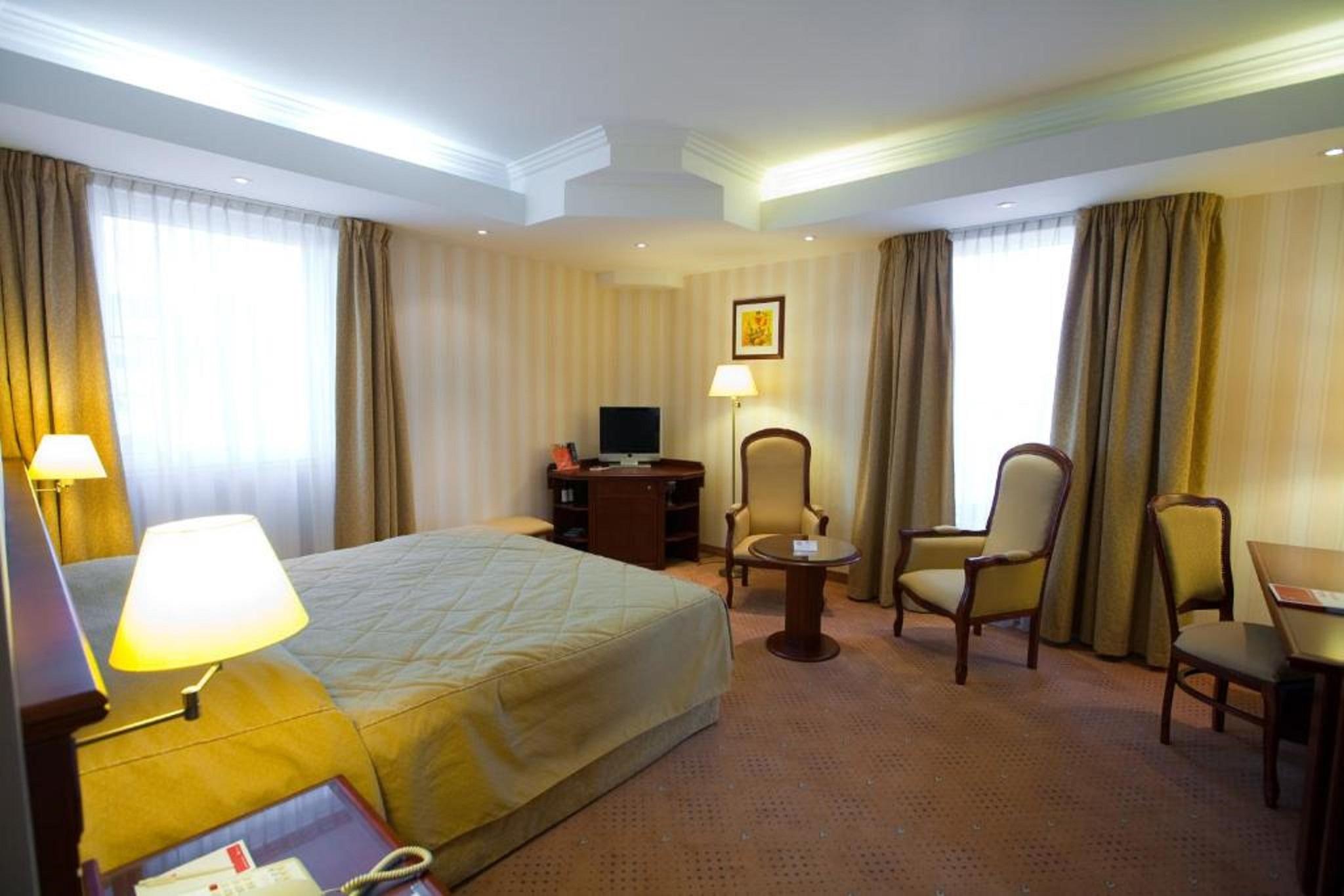 Ramada Hotel & Suites By Wyndham Bucharest North Екстериор снимка
