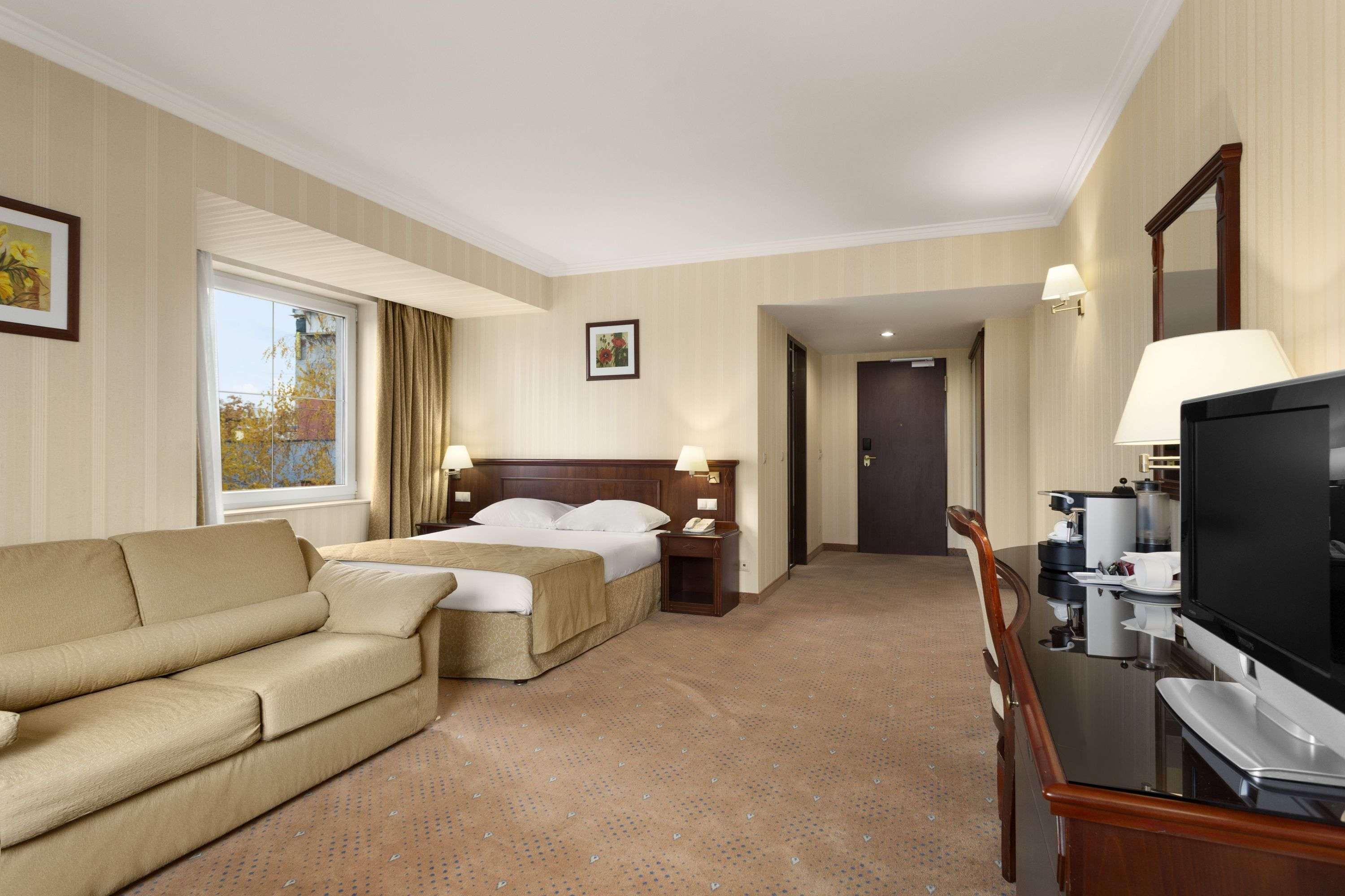 Ramada Hotel & Suites By Wyndham Bucharest North Екстериор снимка