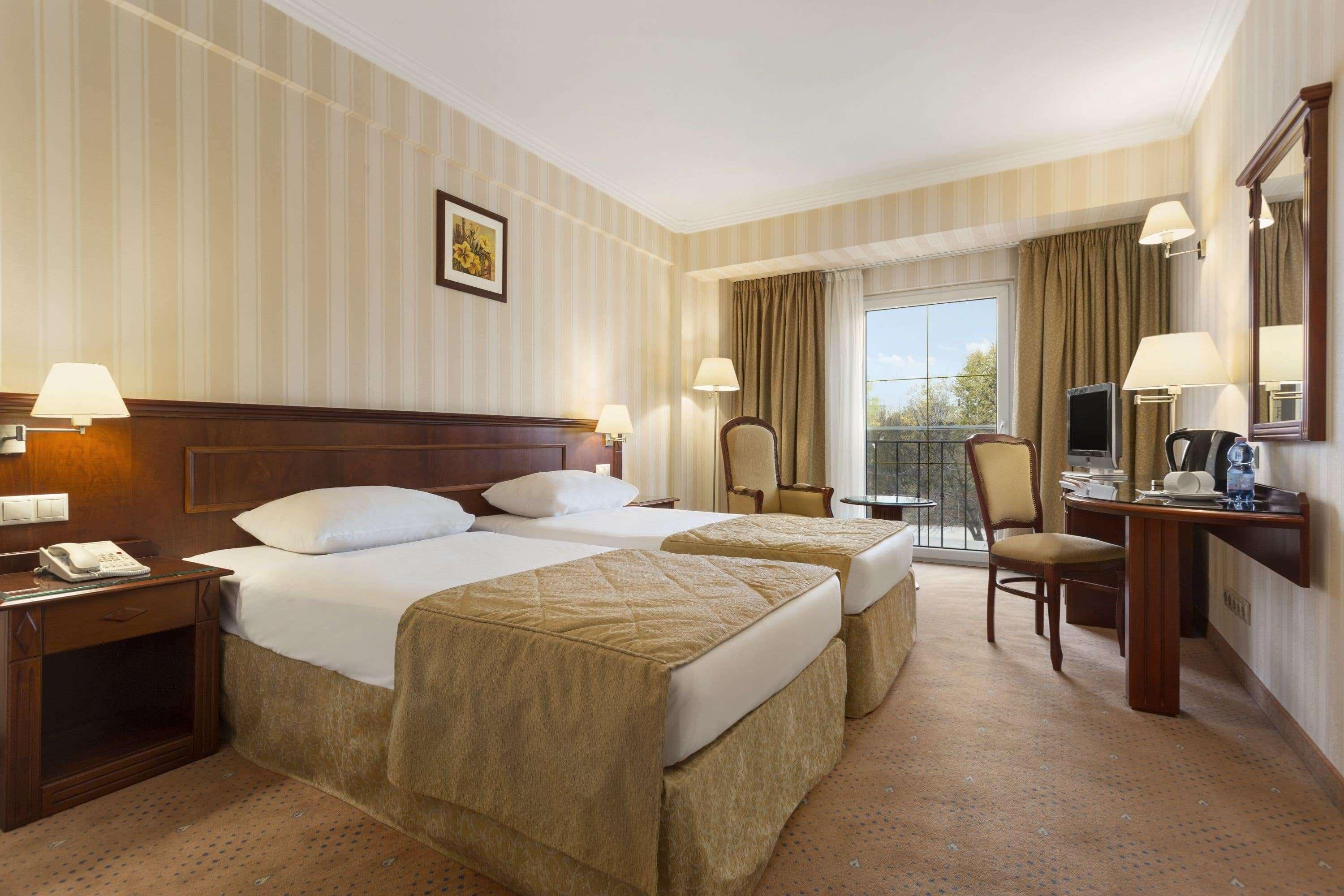 Ramada Hotel & Suites By Wyndham Bucharest North Екстериор снимка