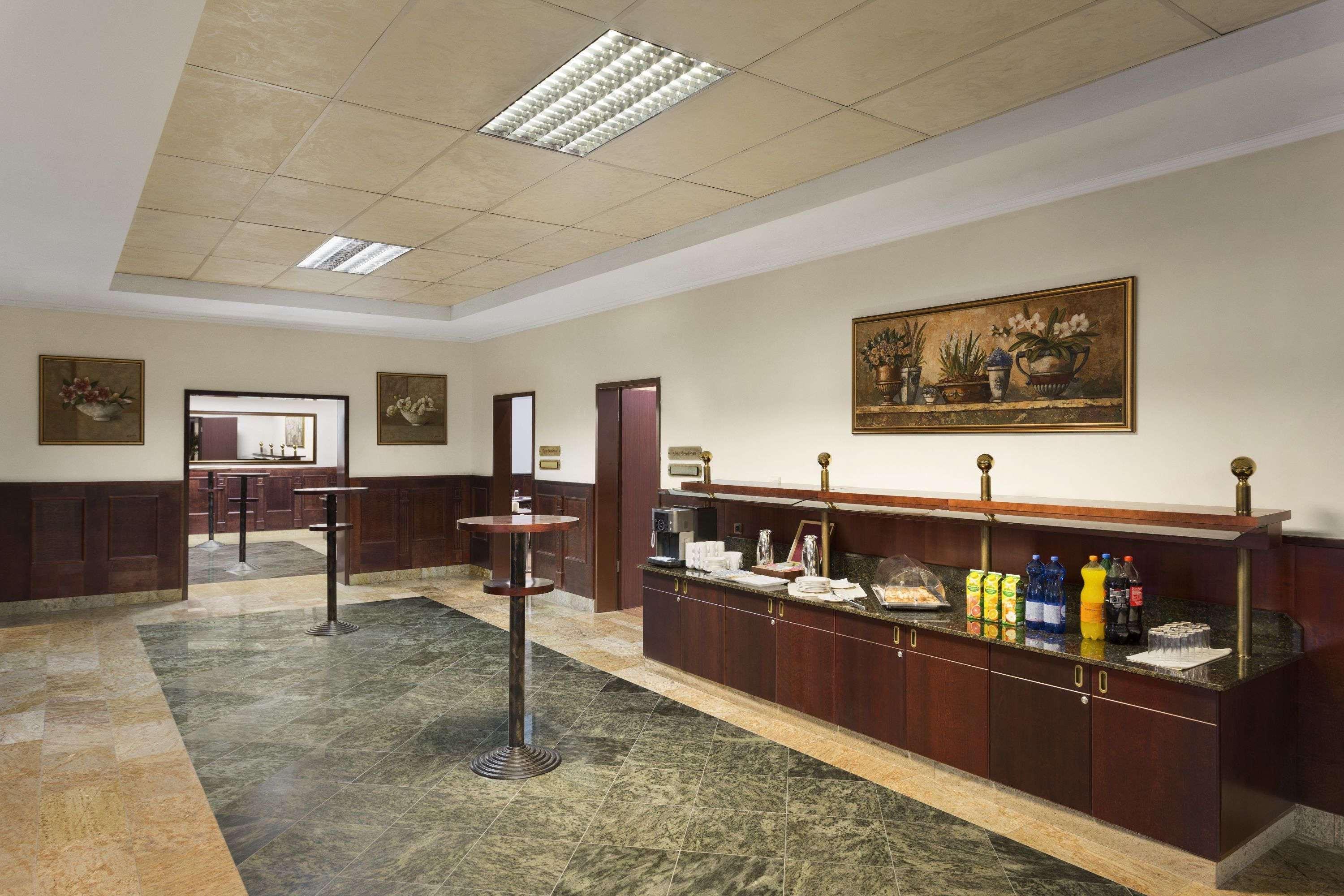 Ramada Hotel & Suites By Wyndham Bucharest North Екстериор снимка