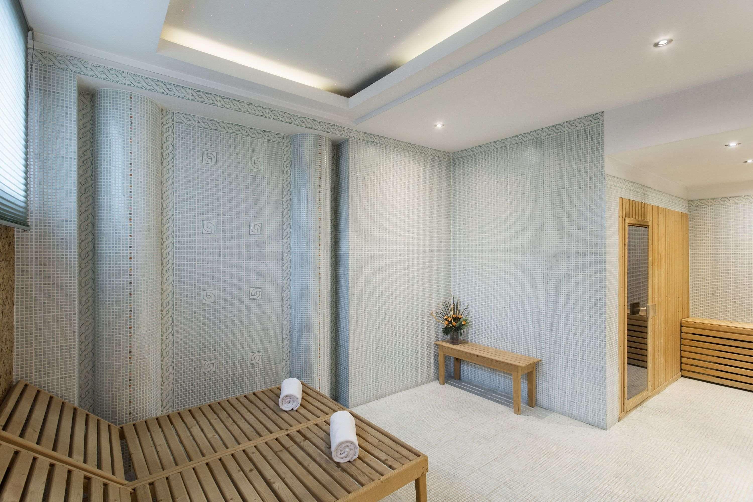 Ramada Hotel & Suites By Wyndham Bucharest North Екстериор снимка