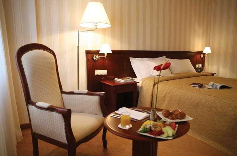 Ramada Hotel & Suites By Wyndham Bucharest North Екстериор снимка