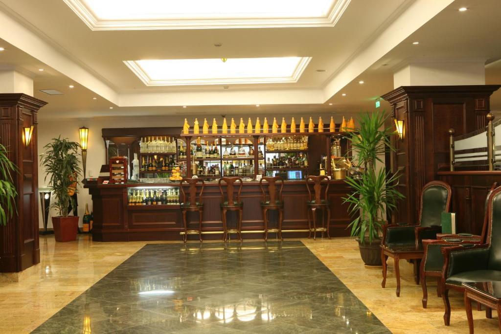 Ramada Hotel & Suites By Wyndham Bucharest North Екстериор снимка