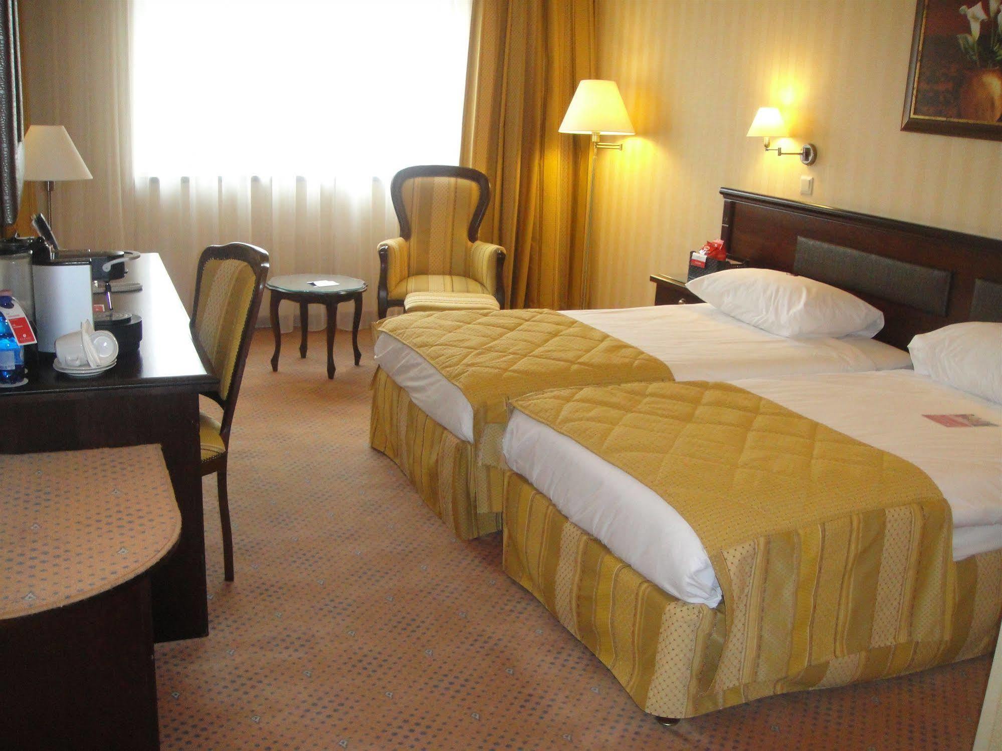 Ramada Hotel & Suites By Wyndham Bucharest North Екстериор снимка
