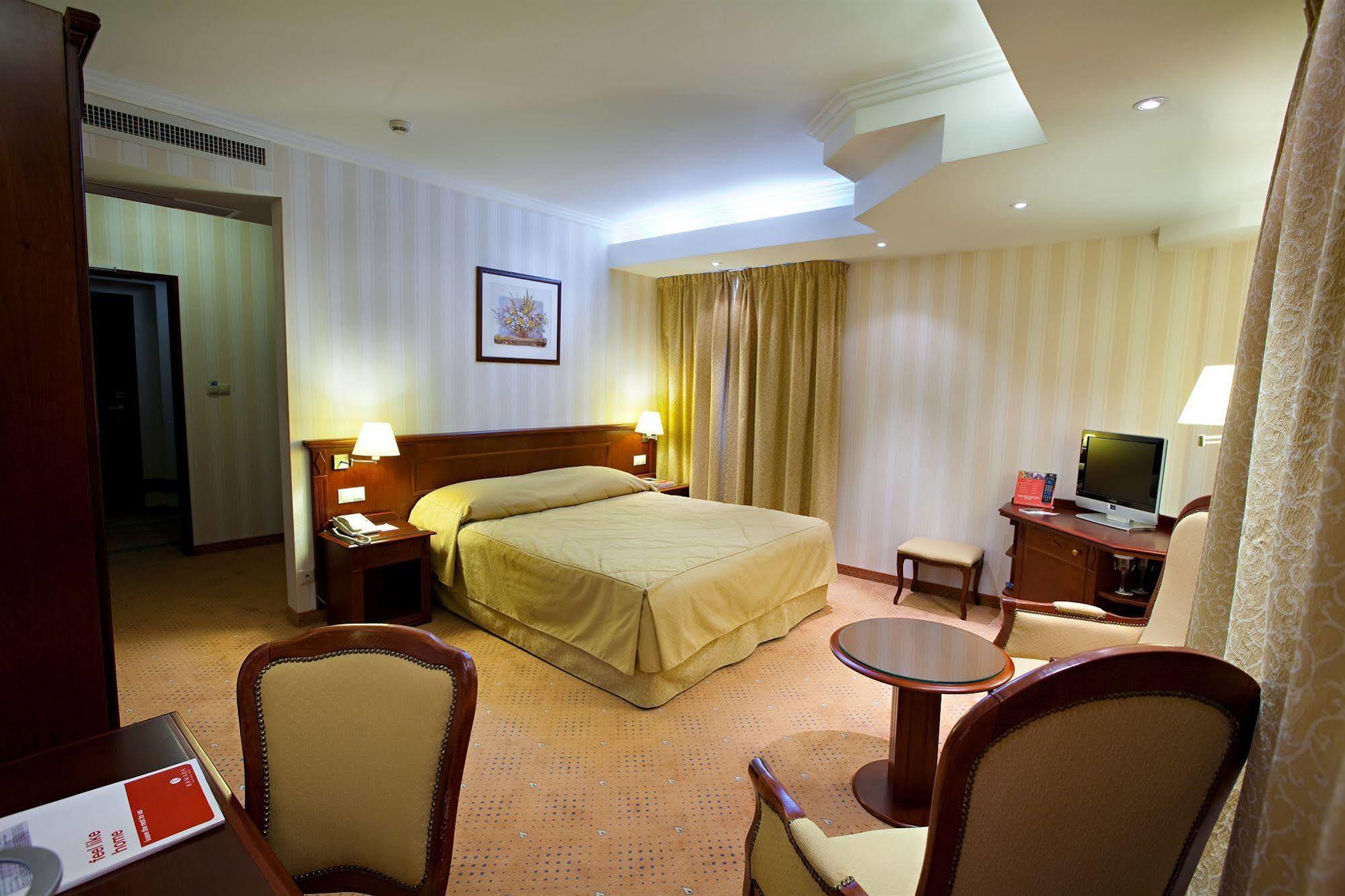 Ramada Hotel & Suites By Wyndham Bucharest North Екстериор снимка