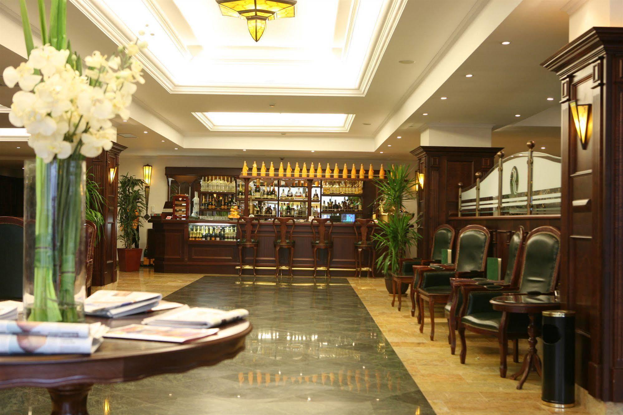 Ramada Hotel & Suites By Wyndham Bucharest North Екстериор снимка