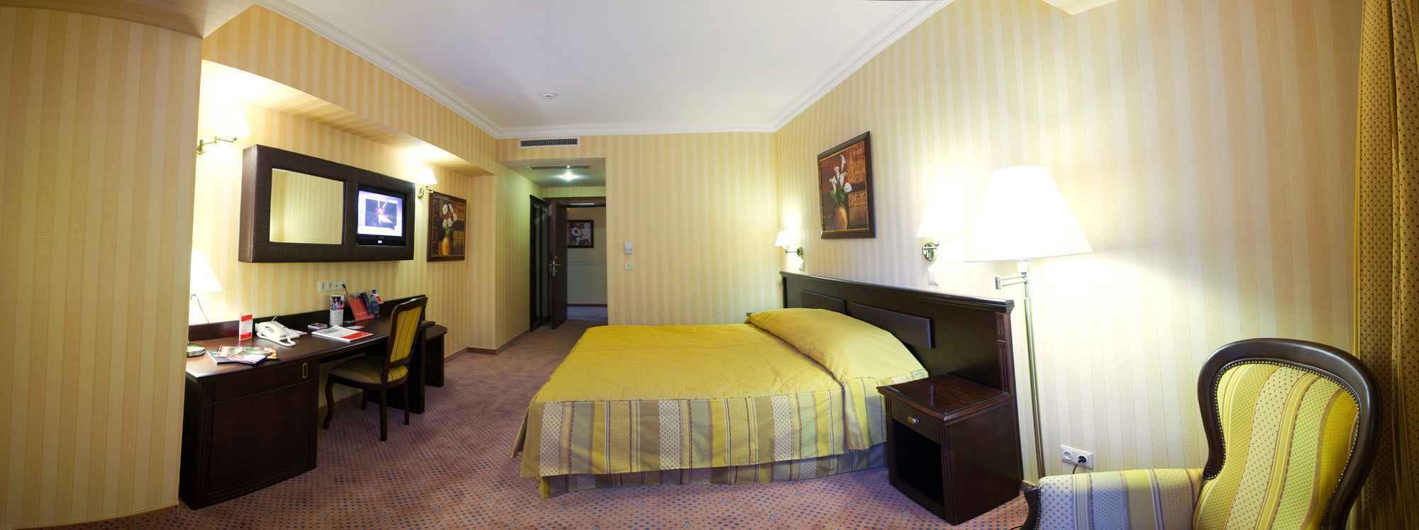 Ramada Hotel & Suites By Wyndham Bucharest North Екстериор снимка